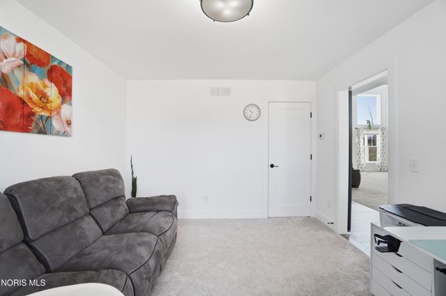 136 Barton Creek Drive, Perrysburg, OH 43551