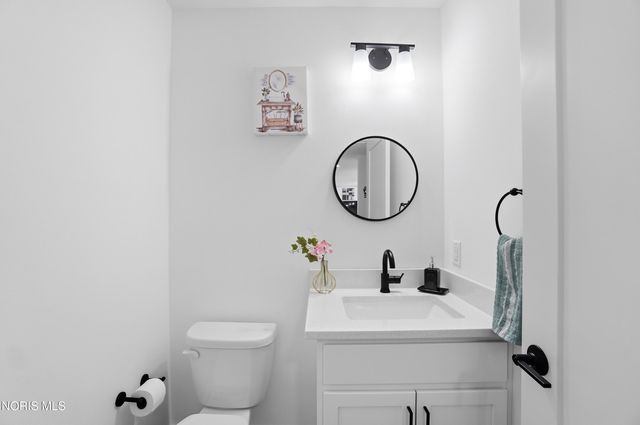 136 Barton Creek Drive, Perrysburg, OH 43551