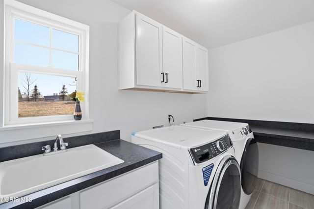 136 Barton Creek Drive, Perrysburg, OH 43551