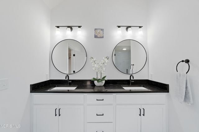 136 Barton Creek Drive, Perrysburg, OH 43551