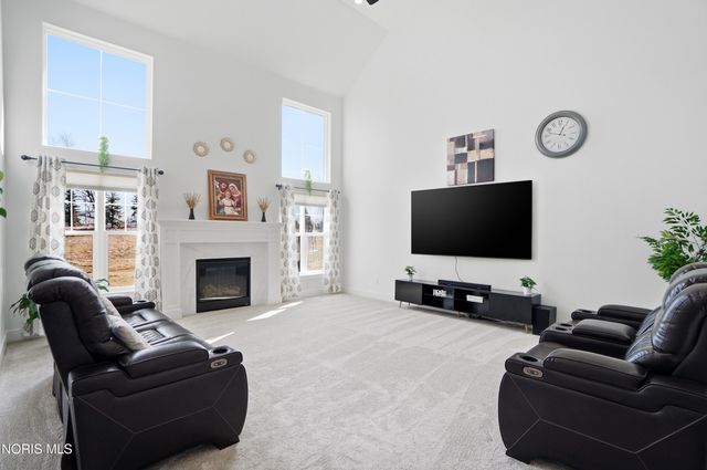 136 Barton Creek Drive, Perrysburg, OH 43551