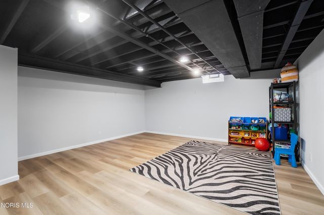 136 Barton Creek Drive, Perrysburg, OH 43551