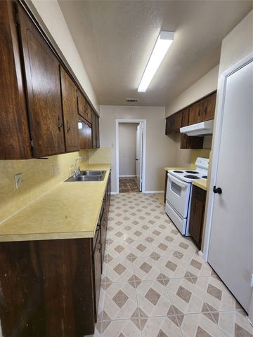 607 Arbor Lane, Lancaster, TX 75134