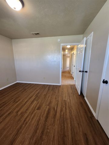 607 Arbor Lane, Lancaster, TX 75134