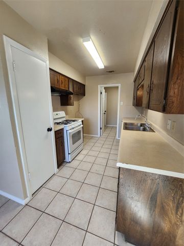 607 Arbor Lane, Lancaster, TX 75134