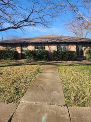 607 Arbor Lane, Lancaster, TX 75134