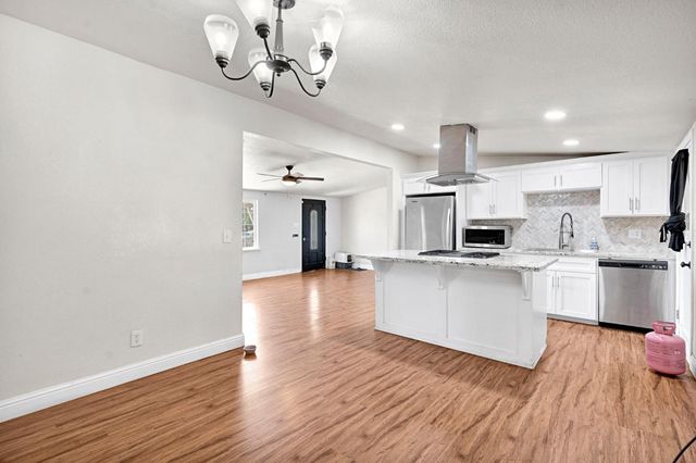 1714 E Metzler Drive, Sanger, CA 93657