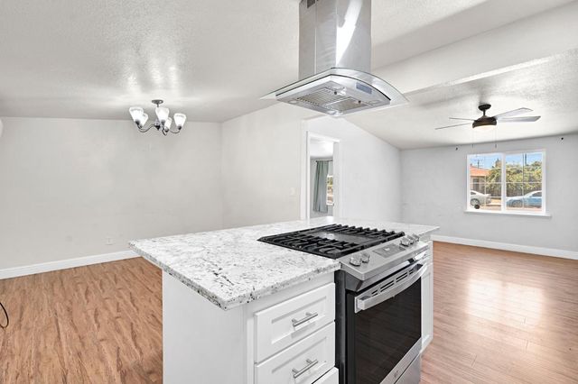 1714 E Metzler Drive, Sanger, CA 93657