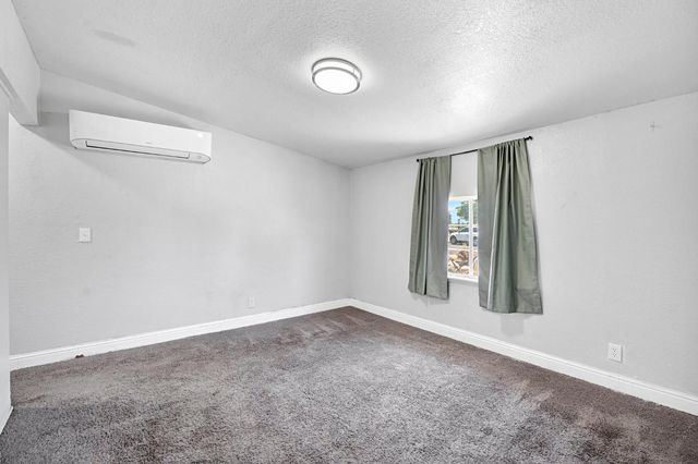 1714 E Metzler Drive, Sanger, CA 93657