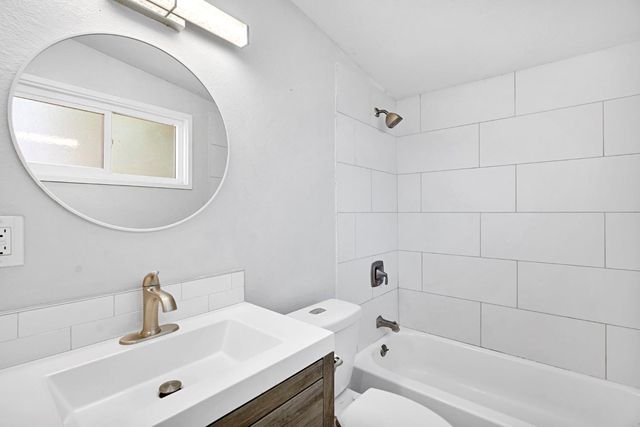 1714 E Metzler Drive, Sanger, CA 93657