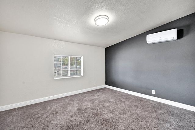 1714 E Metzler Drive, Sanger, CA 93657