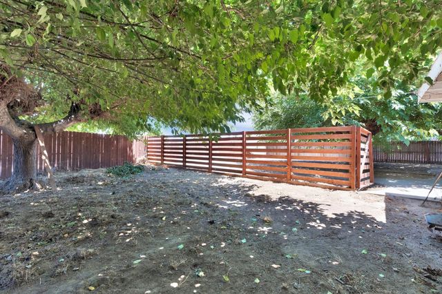 1714 E Metzler Drive, Sanger, CA 93657