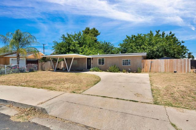 1714 E Metzler Drive, Sanger, CA 93657