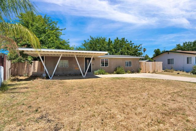 1714 E Metzler Drive, Sanger, CA 93657