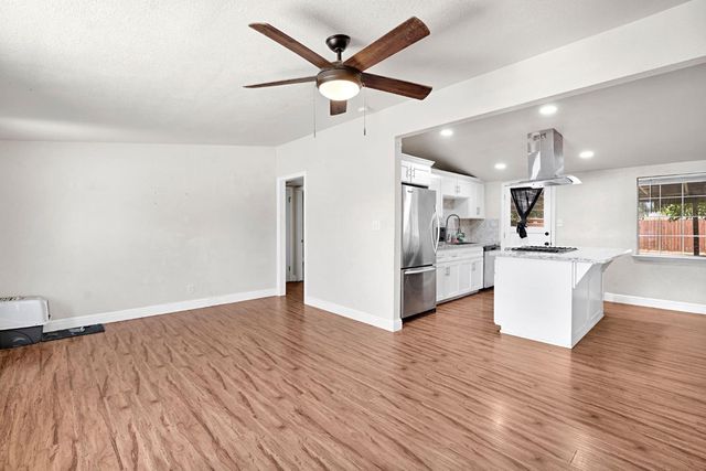 1714 E Metzler Drive, Sanger, CA 93657