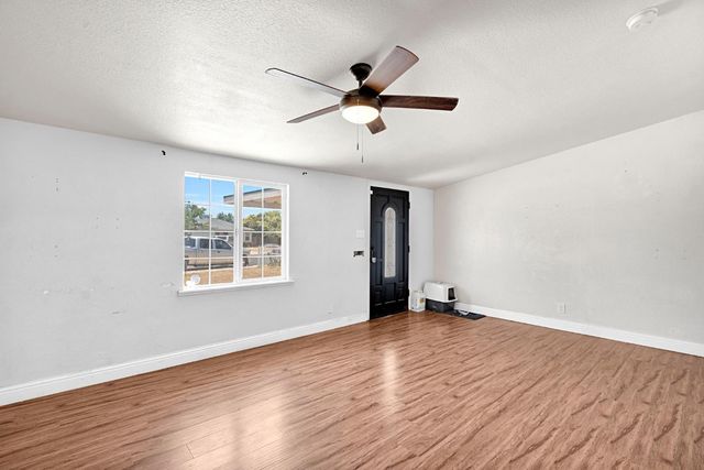 1714 E Metzler Drive, Sanger, CA 93657