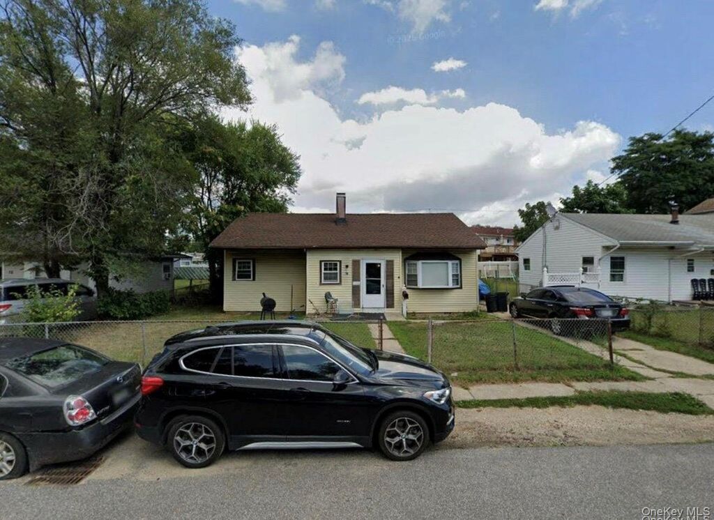 12 Croydon Road, Amityville, NY 11701
