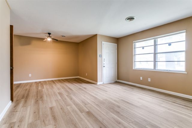 2318 Dennis Street, Irving, TX 75062