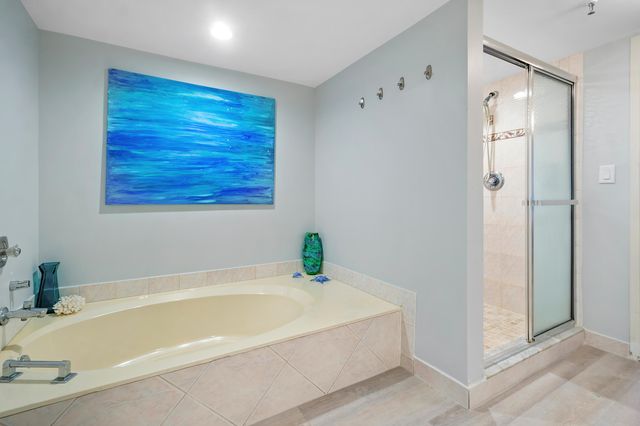 2450 PRESIDENTIAL Way 1606, West Palm Beach, FL 33401
