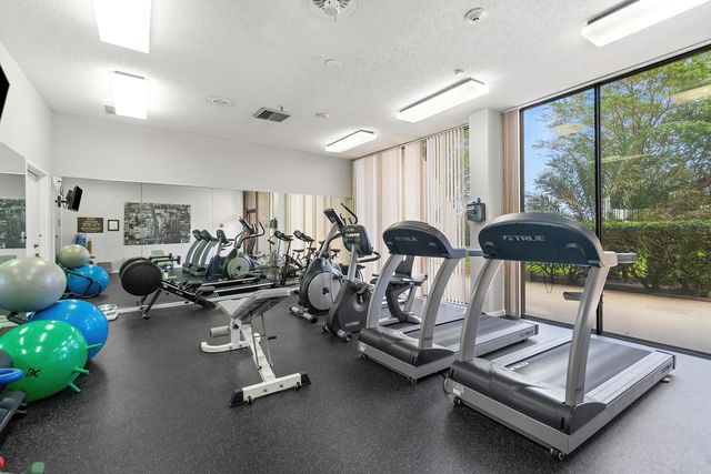 2450 PRESIDENTIAL Way 1606, West Palm Beach, FL 33401