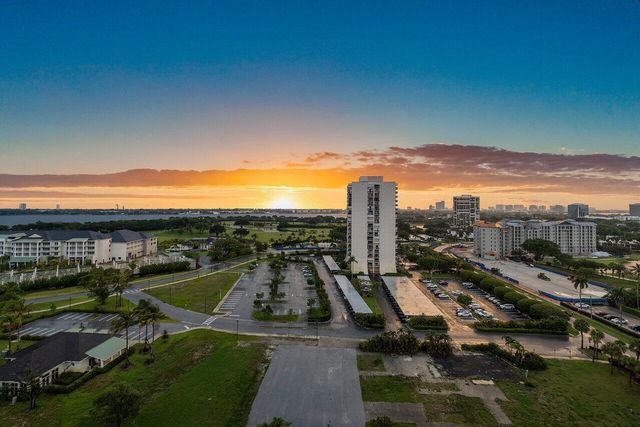 2450 PRESIDENTIAL Way 1606, West Palm Beach, FL 33401
