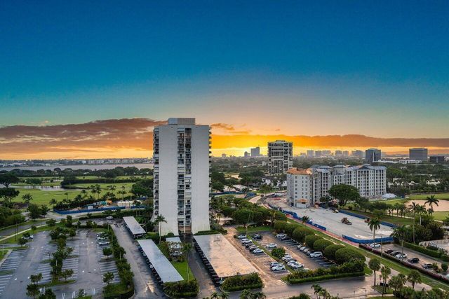 2450 PRESIDENTIAL Way 1606, West Palm Beach, FL 33401