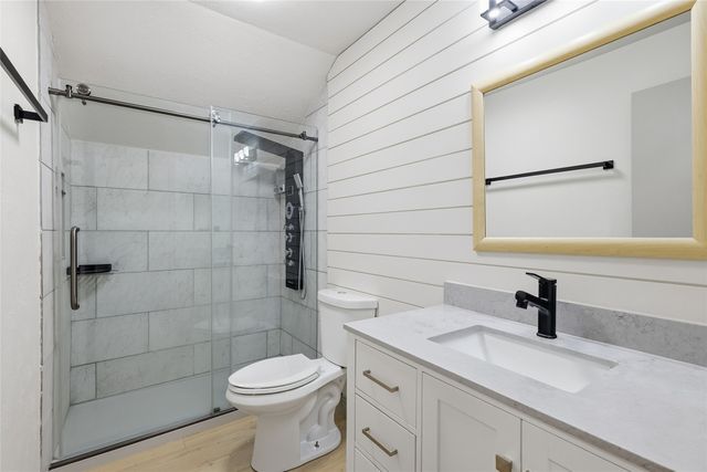 3221 Red Oak Lane, Bedford, TX 76021