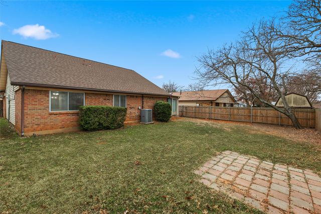 3221 Red Oak Lane, Bedford, TX 76021