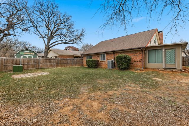 3221 Red Oak Lane, Bedford, TX 76021