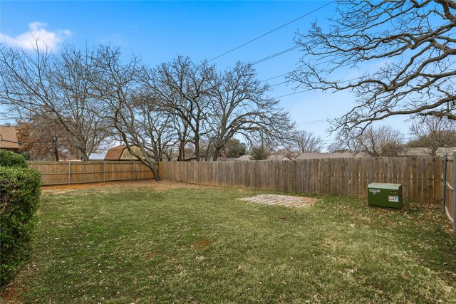 3221 Red Oak Lane, Bedford, TX 76021