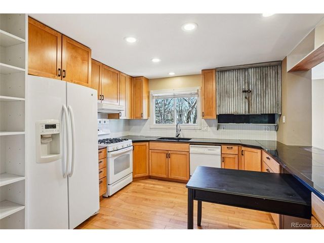 9025 W Arizona Dr, Lakewood, CO 80232