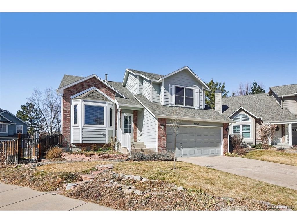 9025 W Arizona Dr, Lakewood, CO 80232