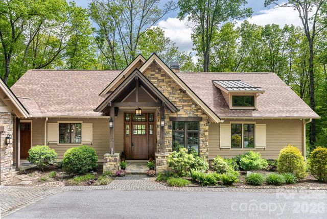 587 Autumn Sky Drive, Hendersonville, NC 28792