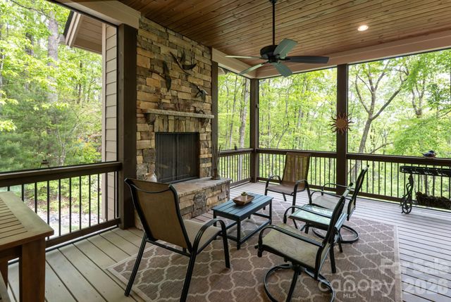 587 Autumn Sky Drive, Hendersonville, NC 28792