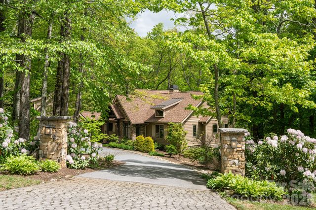 587 Autumn Sky Drive, Hendersonville, NC 28792