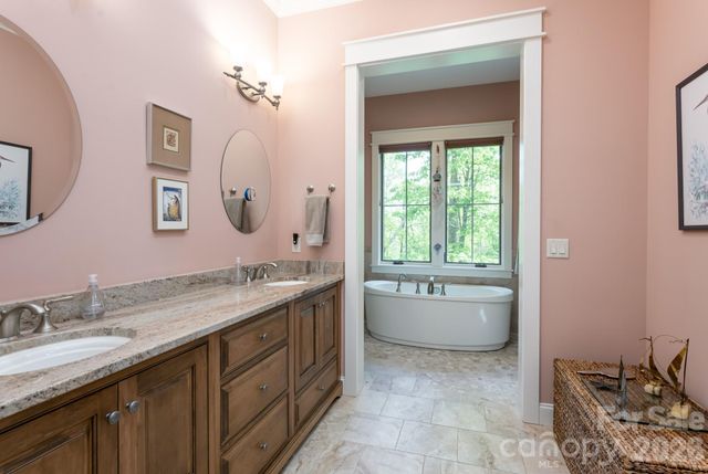 587 Autumn Sky Drive, Hendersonville, NC 28792