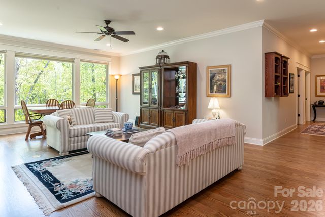 587 Autumn Sky Drive, Hendersonville, NC 28792