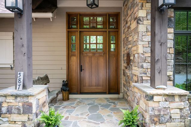 587 Autumn Sky Drive, Hendersonville, NC 28792