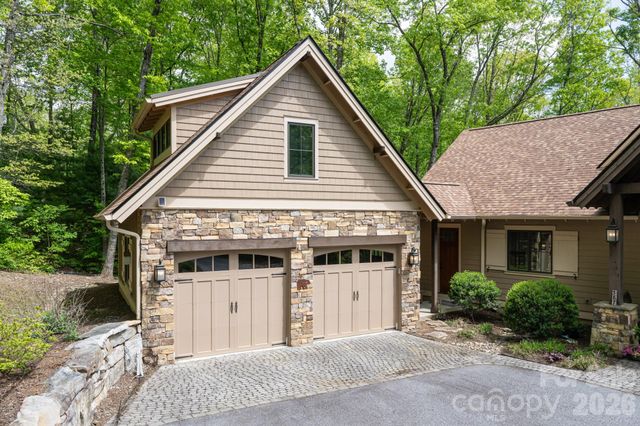 587 Autumn Sky Drive, Hendersonville, NC 28792