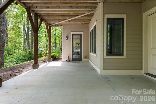 587 Autumn Sky Drive, Hendersonville, NC 28792