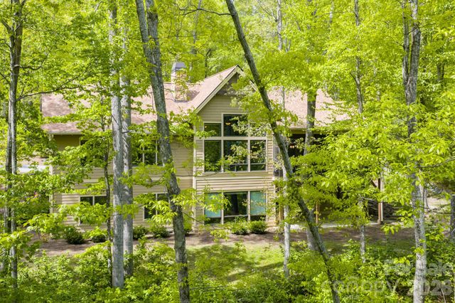 587 Autumn Sky Drive, Hendersonville, NC 28792