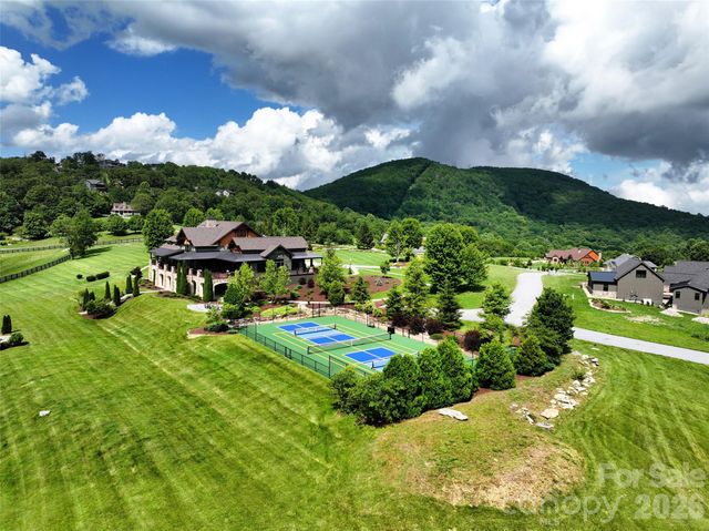587 Autumn Sky Drive, Hendersonville, NC 28792