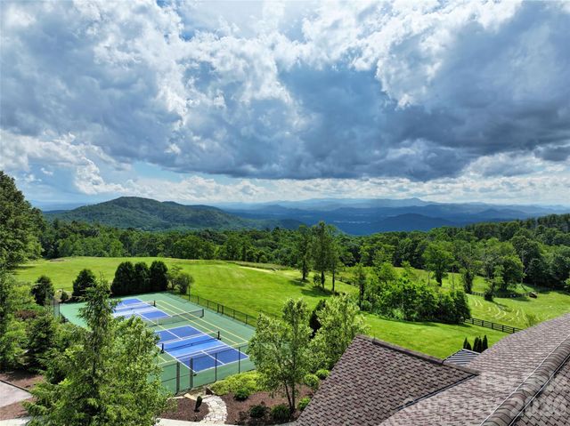 587 Autumn Sky Drive, Hendersonville, NC 28792