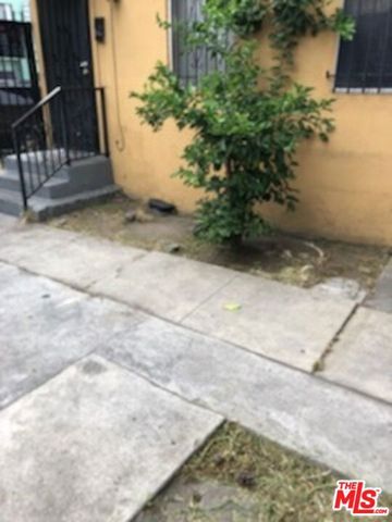 8504 S San Pedro Street, Los Angeles, CA 90003