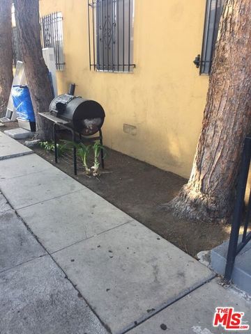 8504 S San Pedro Street, Los Angeles, CA 90003