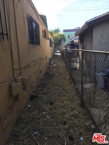 8504 S San Pedro Street, Los Angeles, CA 90003