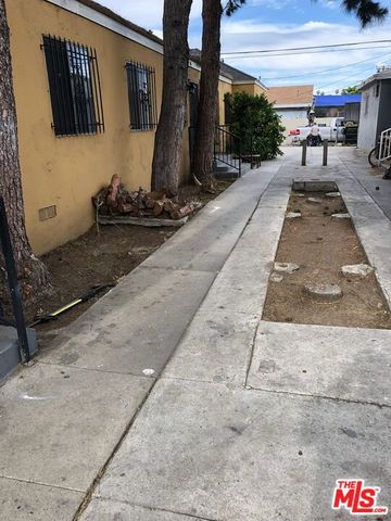 8504 S San Pedro Street, Los Angeles, CA 90003