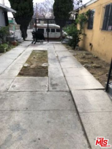 8504 S San Pedro Street, Los Angeles, CA 90003