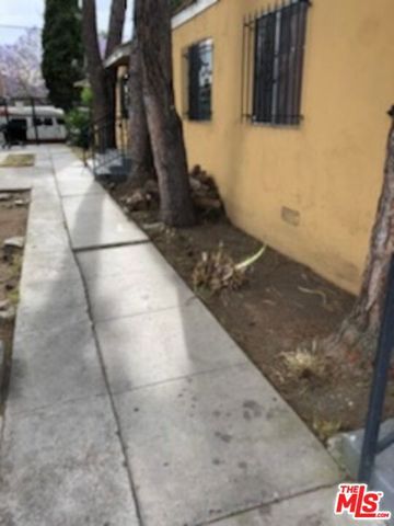 8504 S San Pedro Street, Los Angeles, CA 90003