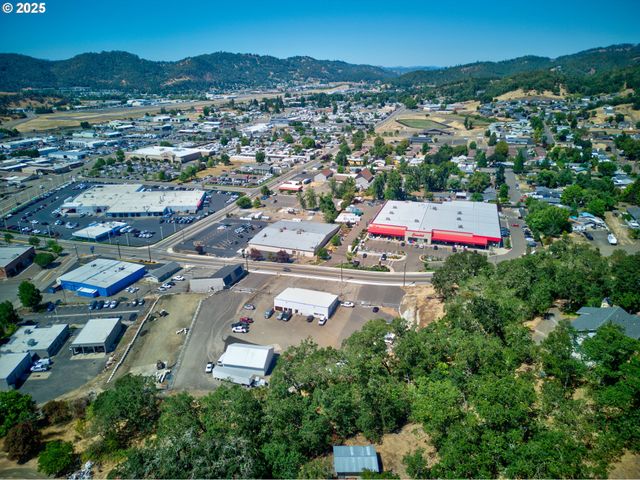 797 Ne GARDEN VALLEY Blvd, Roseburg, OR 97470